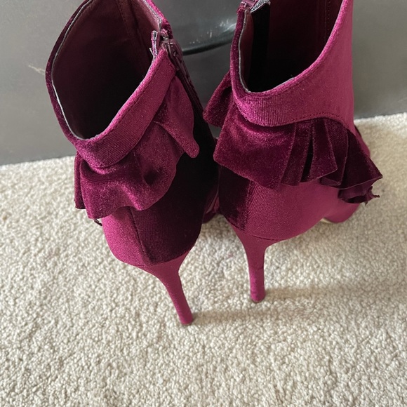 Really nice JustFab ankle booties - Picture 4 of 4